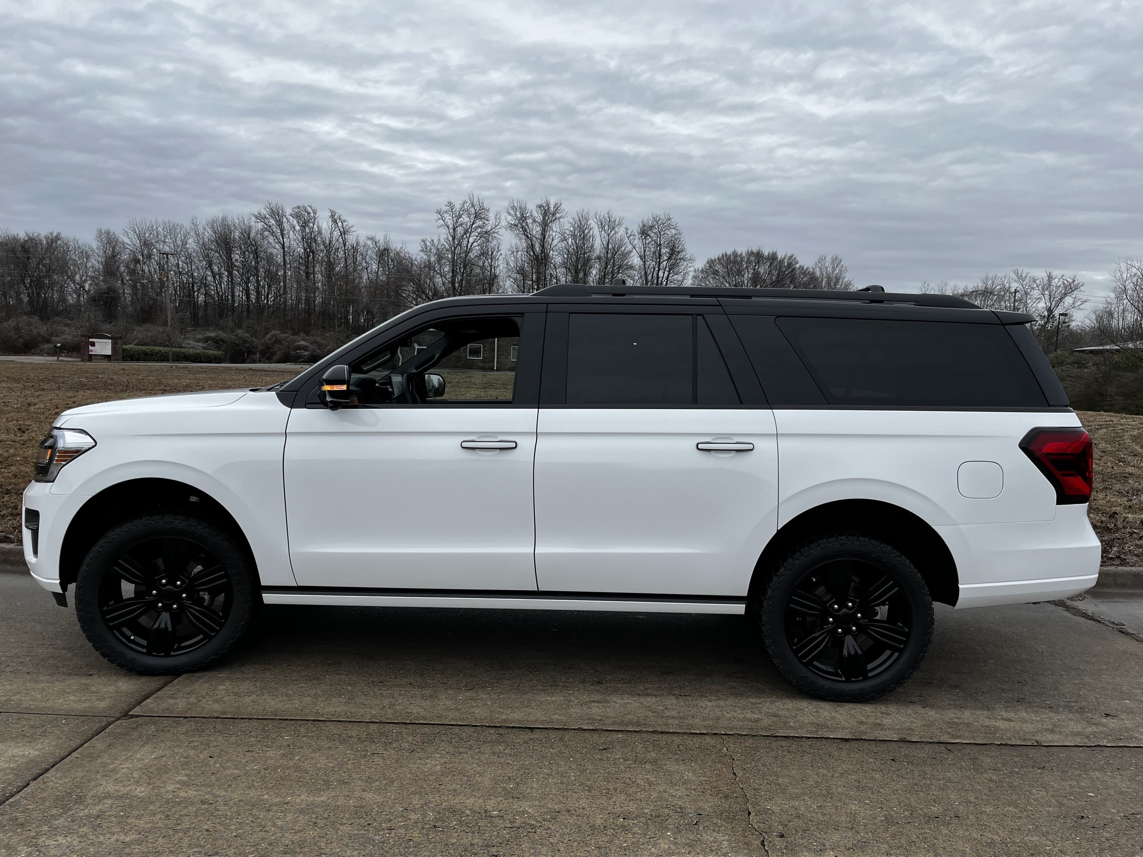 Ford Expedition — Tuxedo Wrap
